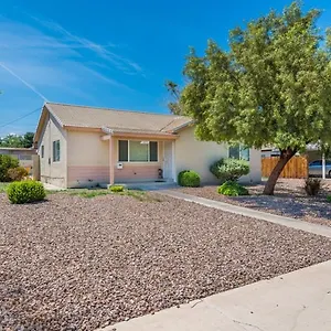 Adorable House Only A Few Miles From The Strip Holiday home